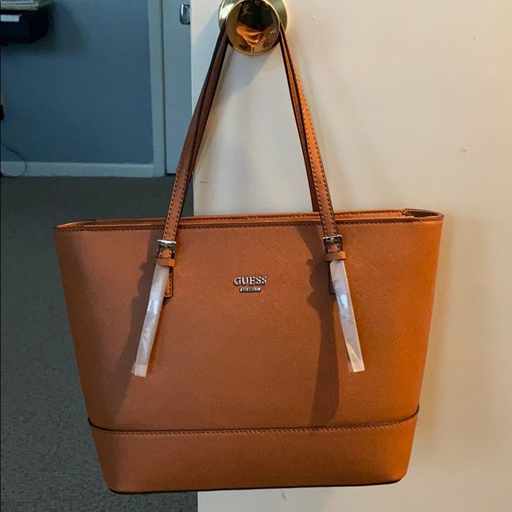 Guess tote
